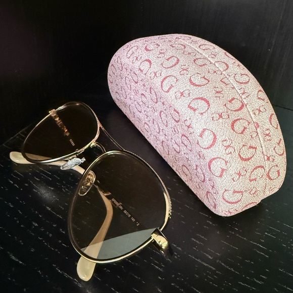 GUESS Gold Aviator Sunglasses with Pink Logo Case | Chic Retro Designer Shades - Picture 5 of 6